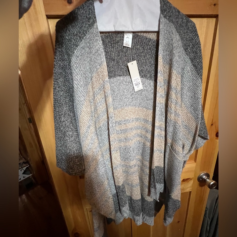 NWT Francesca’s Kimono